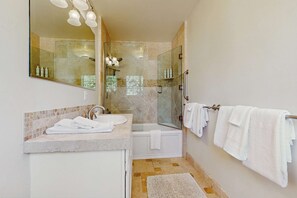 Shower, hair dryer, towels - Stunning Home with Private Dock, Pier and Beaches, Lake Views (Tahoma)