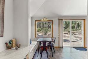 Interior - Charming Dog-Friendly Home Steps from Hiking Trails - private W&D (South Lake Tahoe)