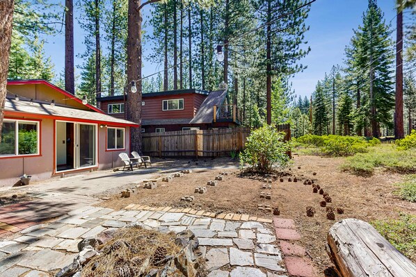 Exterior - Charming Dog-Friendly Home Steps from Hiking Trails - private W&D (South Lake Tahoe)