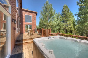 Terrace/patio - Spacious Tahoe Donner retreat with private hot tub - near trails, slopes & golf (Truckee)
