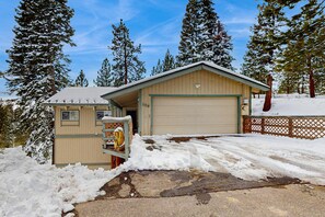 Property grounds - Family-friendly home with mountain views, pool table, fireplace, & spacious deck (Stateline)