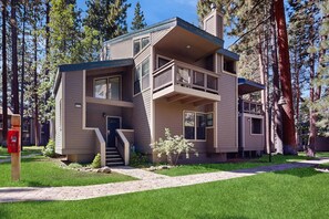 Exterior - Come for the lake and stay for the pools, hot tubs, sauna & fireplace (South Lake Tahoe)