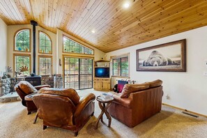 TV, fireplace, DVD player, table football - Charming mountain home with game room, decks, and stunning views (Truckee)