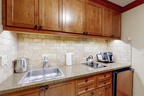 Fridge, microwave, dishwasher, coffee/tea maker - Everline Resort & Spa Ski-in-ski-out condo, pools, tennis, ice rink, & gym (Olympic Valley)