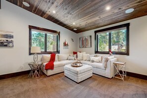 TV, fireplace, offices - Mountain Retreat in Truckee - Ideal for Families & Outdoor Lovers! (Truckee)