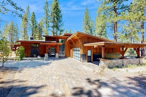 Exterior - Mountain Retreat in Truckee - Ideal for Families & Outdoor Lovers! (Truckee)