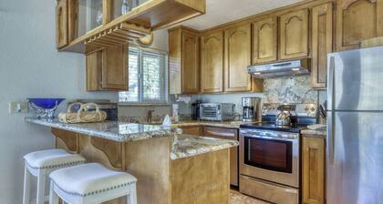 Spacious home for families - walk to Heavenly & the beach
