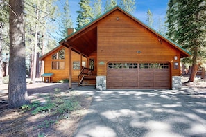 Exterior - Tahoe Donner Ski & Beach Retreat - Access to Marina, Tennis & Rec Center (Truckee)