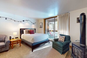 Room - Bright studio with access to hot tub & pools - near the slopes (NorthStar-Truckee)