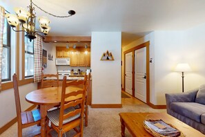 Interior - Bright studio with access to hot tub & pools - near the slopes (NorthStar-Truckee)