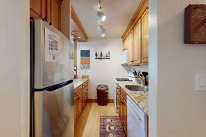 Interior - Bright studio with access to hot tub & pools - near the slopes (NorthStar-Truckee)