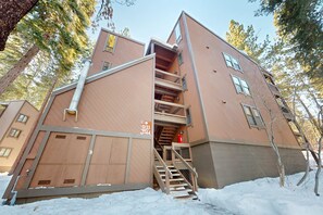 Exterior - Bright studio with access to hot tub & pools - near the slopes (NorthStar-Truckee)