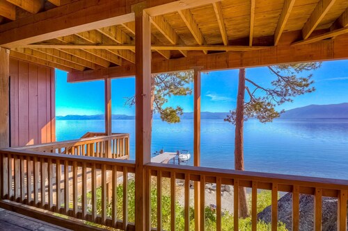 Lakefront gem with private beach - perfect for ski lease & summer break