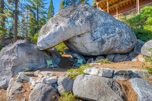 Property grounds - Lakefront gem with private beach - perfect for ski lease & summer break (South Lake Tahoe)