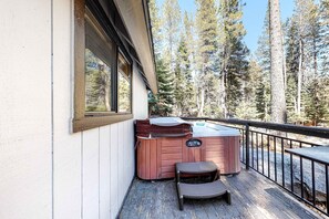 Terrace/patio - Family friendly Cabin with a Private Hot Tub & Private Grill (Soda Springs)