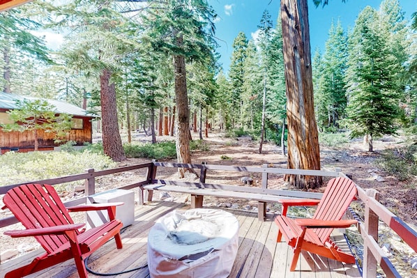 Terrace/patio - Relaxing house with WiFi, gas fireplace, & washer&dryer (Carnelian Bay)