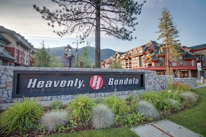 Property grounds - Two bedroom Townhome w/ loft, private beach, pools, hot tub, sauna, resort fun! (South Lake Tahoe)