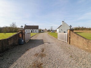 Property grounds - Innishore Cottage (Enniskillen)