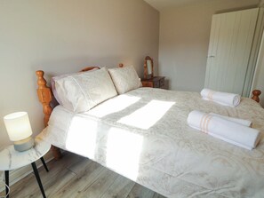 2 bedrooms, individually decorated, individually furnished, free WiFi