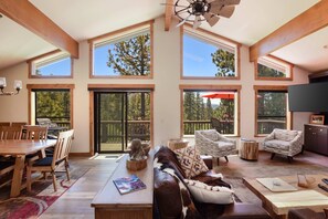 TV, fireplace, offices - Golf-course home with great view, 2 fireplaces, deck & walkable location (Incline Village)