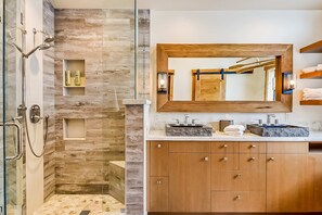 Shower, hair dryer, towels - Golf-course home with great view, 2 fireplaces, deck & walkable location (Incline Village)