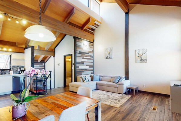 TV, fireplace, offices - Northstar Condo with Wifi, pool access, and close to ski hill (Truckee)