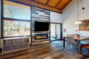 Dining - Northstar Condo with Wifi, pool access, and close to ski hill (Truckee)