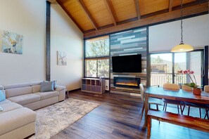 TV, fireplace, offices - Northstar Condo with Wifi, pool access, and close to ski hill (Truckee)