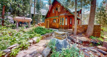 Riverfront dog-friendly retreat with a rustic flair & wood stove, near skiing