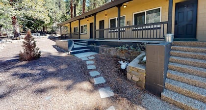 Modern lake-view hotel - all eight rooms - dog-friendly - near beach & golf