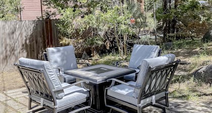 Charming hotel with lakeview, golf, skiing, WiFi, & Netflix