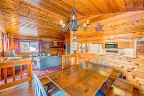 Dining - Fun home with foosball table - near on-site golf, pools & hot tub (NorthStar-Truckee)