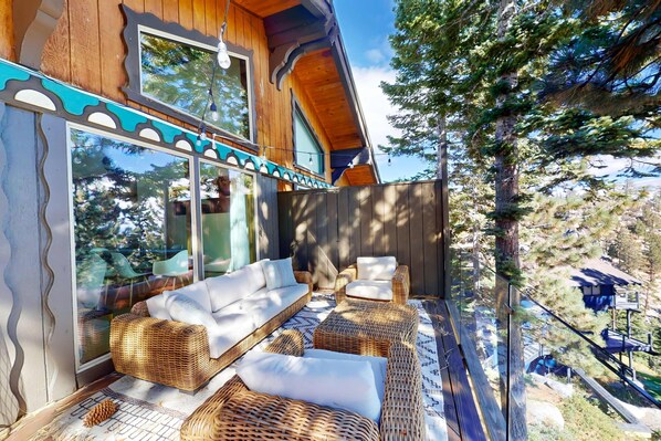 Property grounds - Dog-friendly mountain retreat with private hot tub, fireplace & views, sleeps 8 (Stateline)