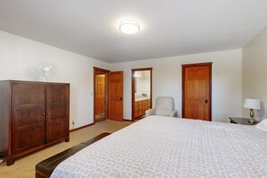 Iron/ironing board, WiFi, bed sheets - 2 Suites & Fireplace - 2 Decks, HVAC, & Grill (Tahoe City)