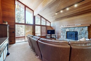 TV, fireplace, DVD player, offices - 2 Suites & Fireplace - 2 Decks, HVAC, & Grill (Tahoe City)