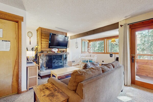 TV, fireplace, offices