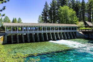 Exterior - Well-Equipped Second-Level Studio w/Free WiFi, Balcony, & Shared Outdoor Pool (Tahoe City)