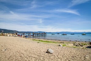 Beach - Tahoma hideaway near lake, trails & mountain vibes (Tahoma)