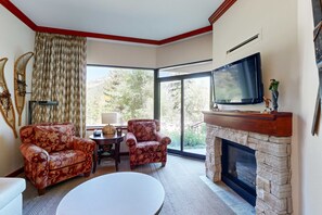 TV, fireplace, offices - Everline Resort & Spa - ski-in/ski-out escape with pools, gym, ice rink & tennis (Olympic Valley)