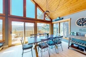 Dining - Beautiful sunlit home with fast WiFi, wood stove, washer&dryer, foosball (Truckee)