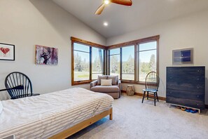 4 bedrooms, desk, iron/ironing board, WiFi