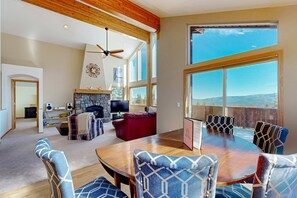 Dining - Serene home with mountain views, deck, fireplace, BBQ, (Truckee)