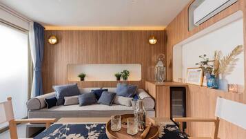 Comfort-Ferienhaus, Gartenblick | Wohnbereich