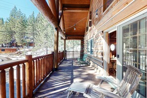 Terrace/patio - Dog-Friendly Classic Log Cabin with Game Room, Deck & Views (Truckee)