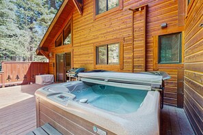 Terrace/patio - Wonderful Lodging with Private Hot Tub, Shared Pool & Amenities, & Large Deck (Truckee)