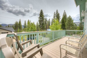 Property grounds - Spacious Balcony & Fireplaces - Minutes to Lake (South Lake Tahoe)