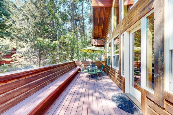 Outdoor dining - North Tahoe Chalet with Private Garage - Walk to Donner Lake (Truckee)