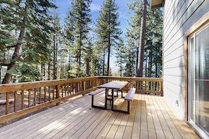Outdoor dining - Spacious oasis with mountain views, 5 decks & foosball (South Lake Tahoe)