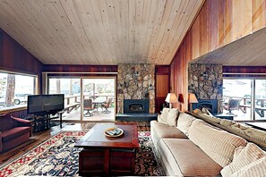 TV, fireplace, offices - Expansive Lake Tahoe Oasis w/ Pier & Fireplace - Walk to Kings Beach (Kings Beach)