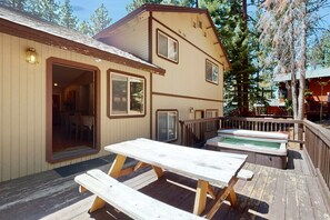 Outdoor dining - Professionally decorated mountain retreat with private hot tub & home theater (South Lake Tahoe)